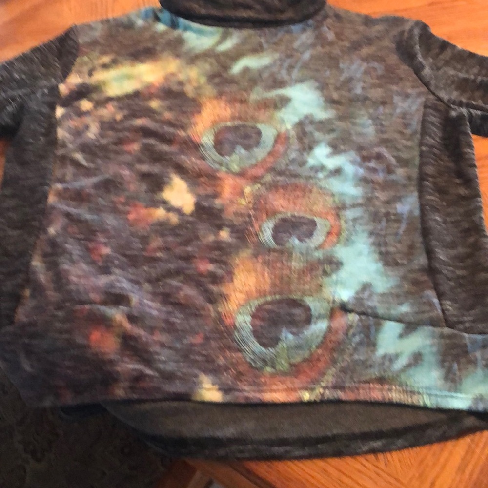 Peacock turtle neck